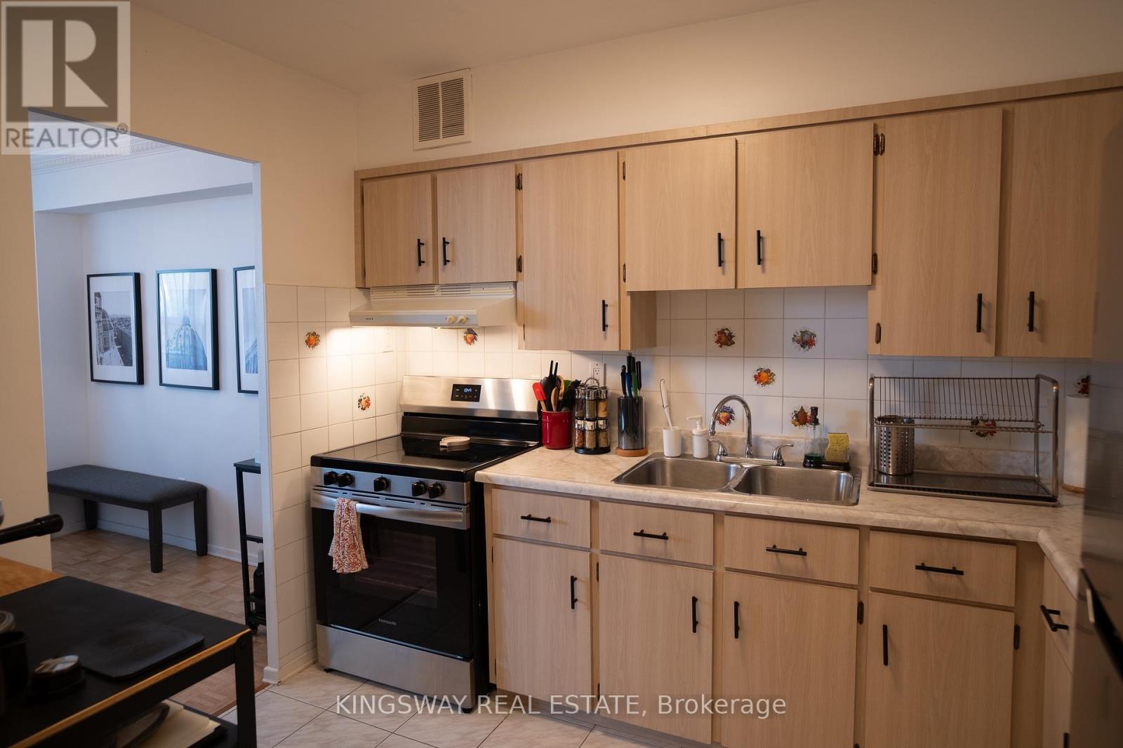 518 - 451 The West Mall Drive, Toronto (Etobicoke West Mall), Ontario  M9C 1G1 - Photo 8 - W12445193
