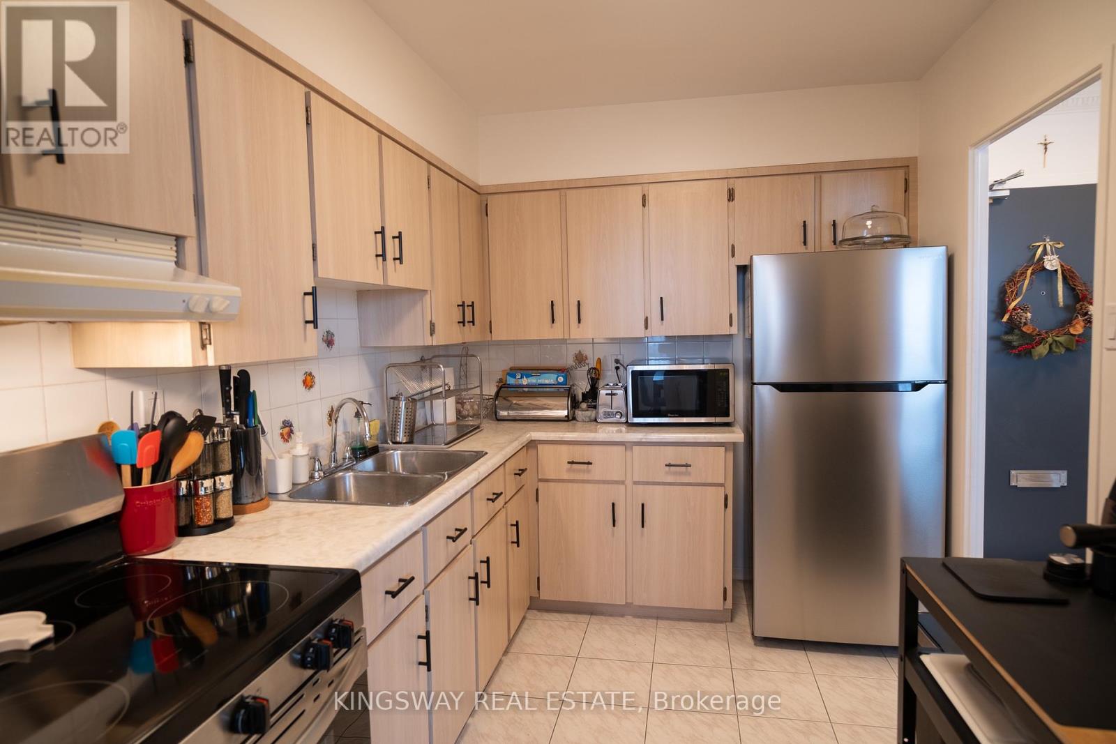 518 - 451 The West Mall Drive, Toronto (Etobicoke West Mall), Ontario  M9C 1G1 - Photo 9 - W12445193