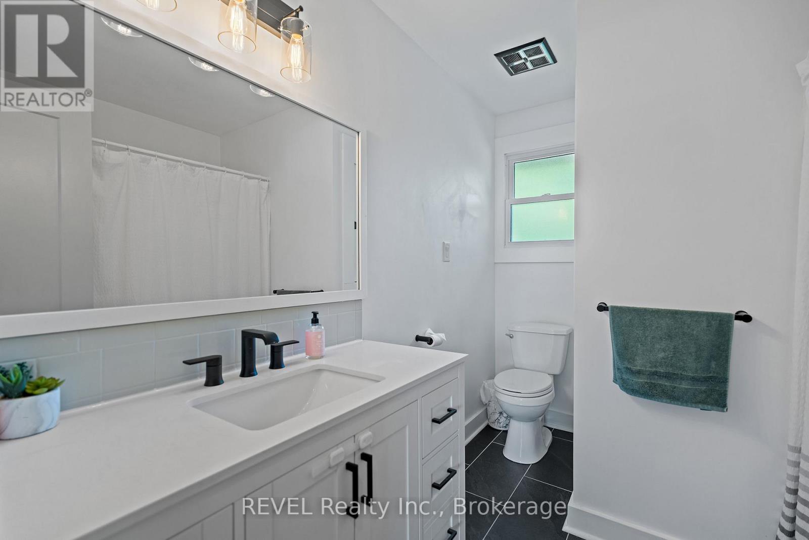 8 St George Court, Fort Erie, Ontario  L0S 1B0 - Photo 18 - X12445206