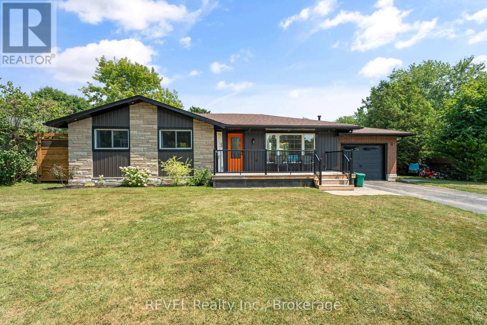 8 St George Court, Fort Erie, Ontario  L0S 1B0 - Photo 2 - X12445206