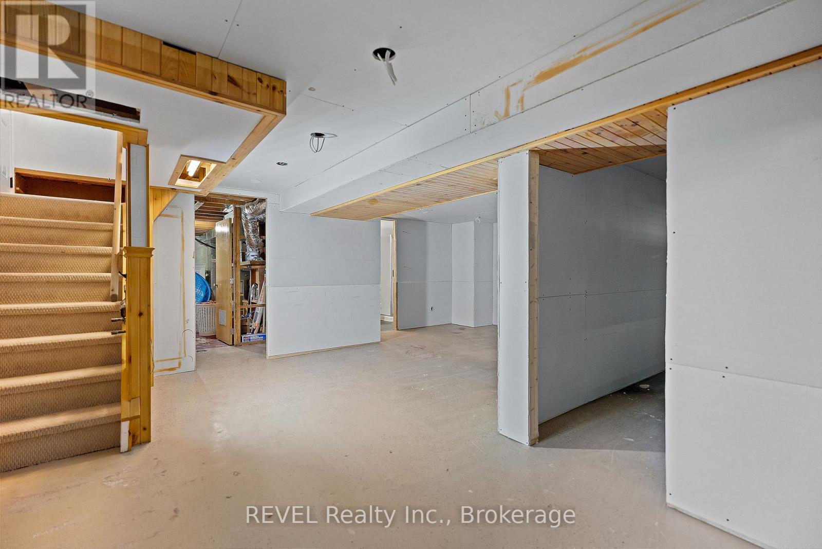 8 St George Court, Fort Erie, Ontario  L0S 1B0 - Photo 23 - X12445206