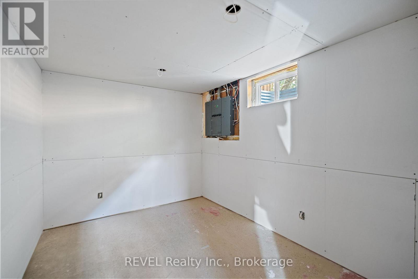8 St George Court, Fort Erie, Ontario  L0S 1B0 - Photo 24 - X12445206