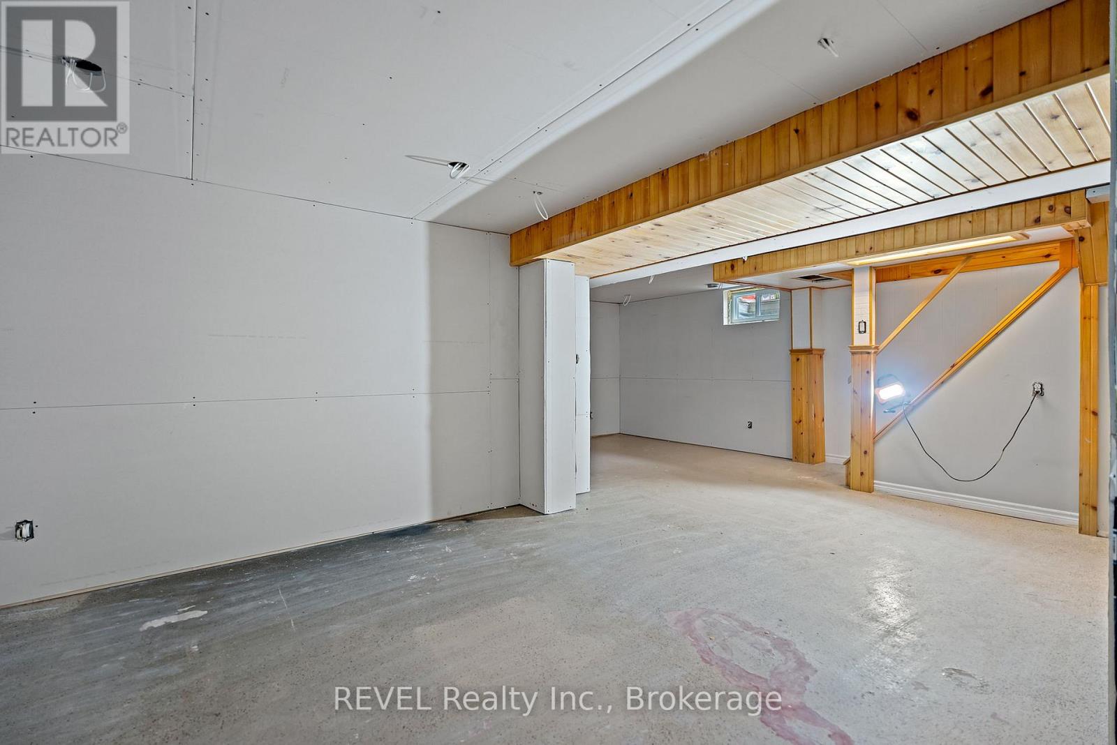 8 St George Court, Fort Erie, Ontario  L0S 1B0 - Photo 25 - X12445206