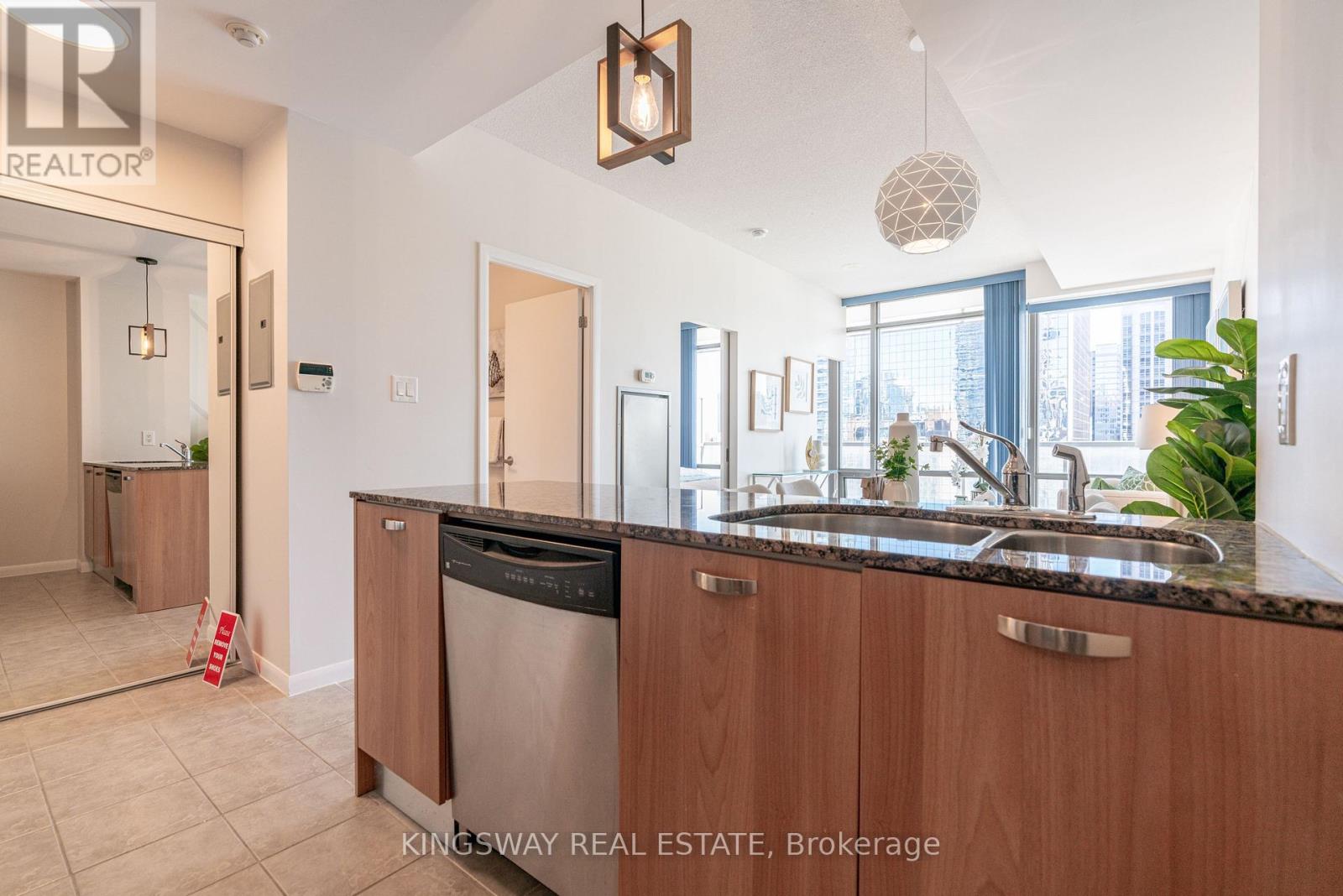 2706 - 38 Grenville Street, Toronto, Ontario  M4Y 1A5 - Photo 12 - C12434524