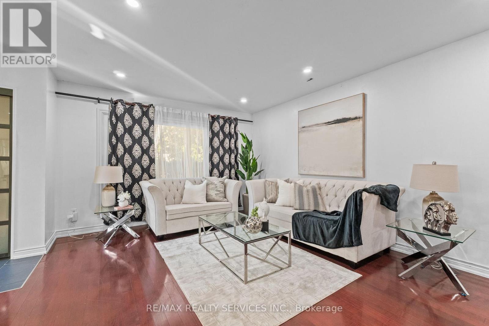 20 Madoc Drive, Brampton, Ontario  L6V 1Z9 - Photo 6 - W12443540