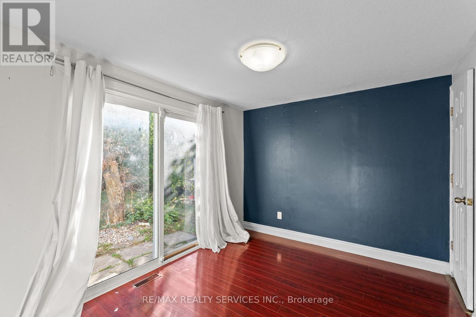 20 Madoc Drive, Brampton, Ontario  L6V 1Z9 - Photo 14 - W12443540