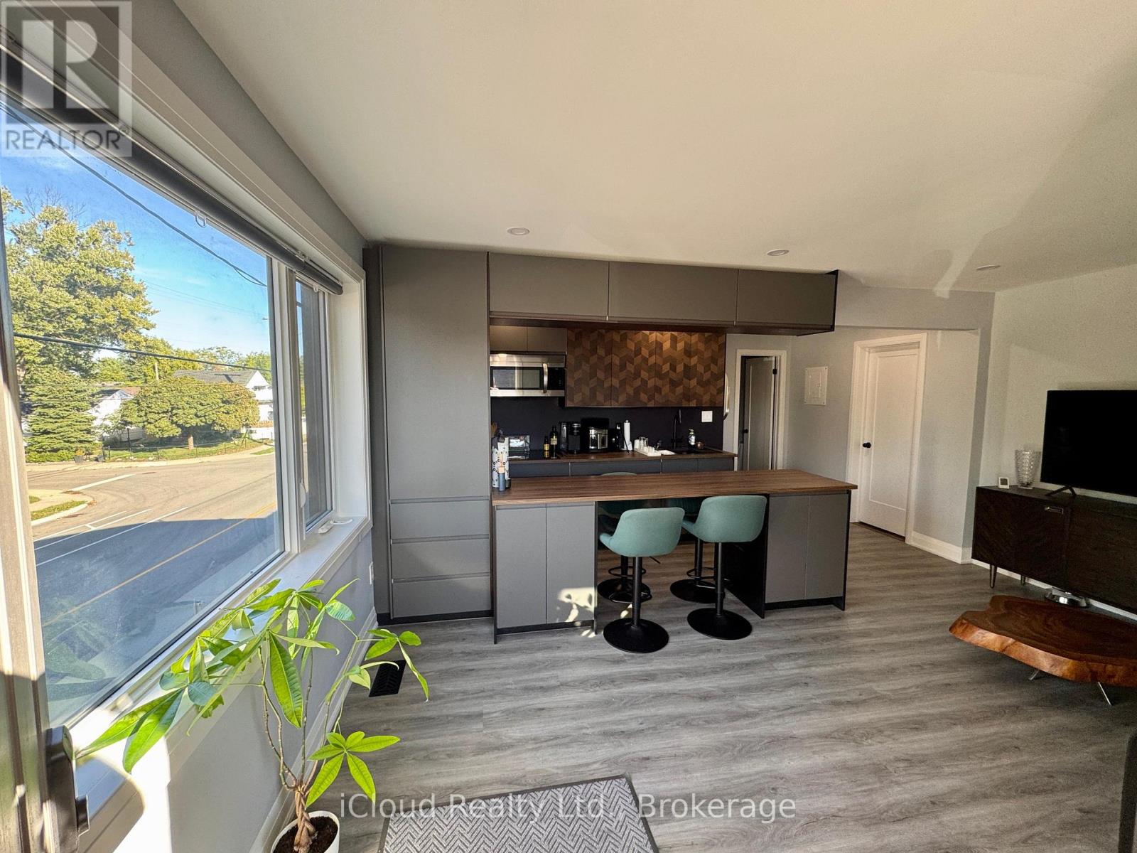 A - 78 Melvin Avenue, Hamilton, Ontario  L8H 2J5 - Photo 4 - X12445180