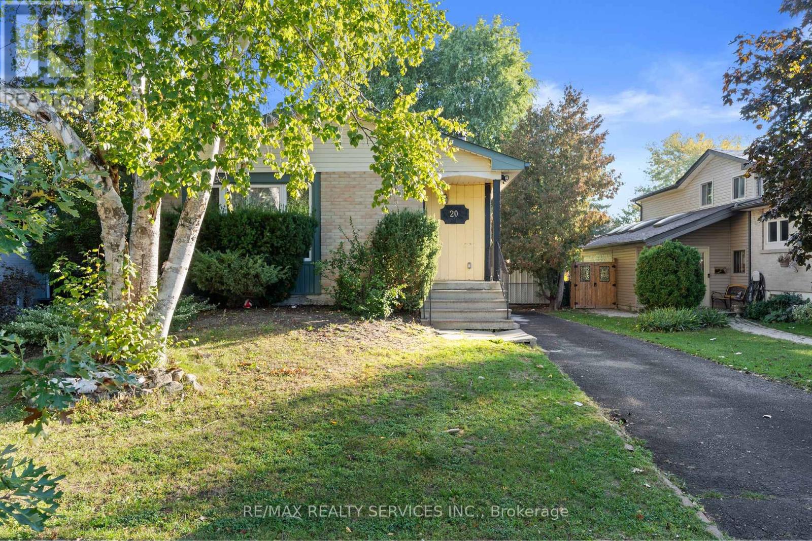 20 Madoc Drive, Brampton, Ontario  L6V 1Z9 - Photo 3 - W12443540