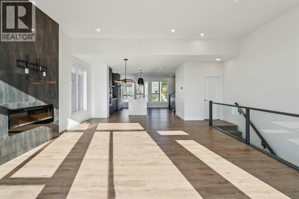 228 Sovereign Common Sw, Calgary, Alberta  T3C 3Y3 - Photo 10 - A2252893