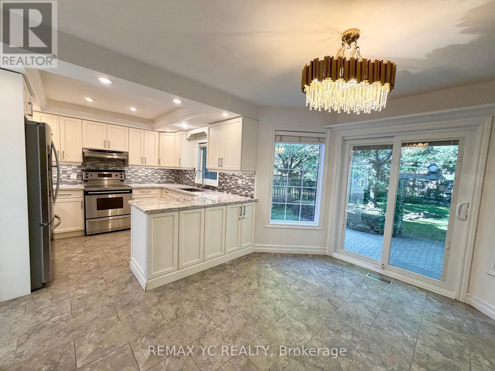 67 Fern Valley Crescent, Richmond Hill, Ontario  L4E 2J5 - Photo 6 - N12413752