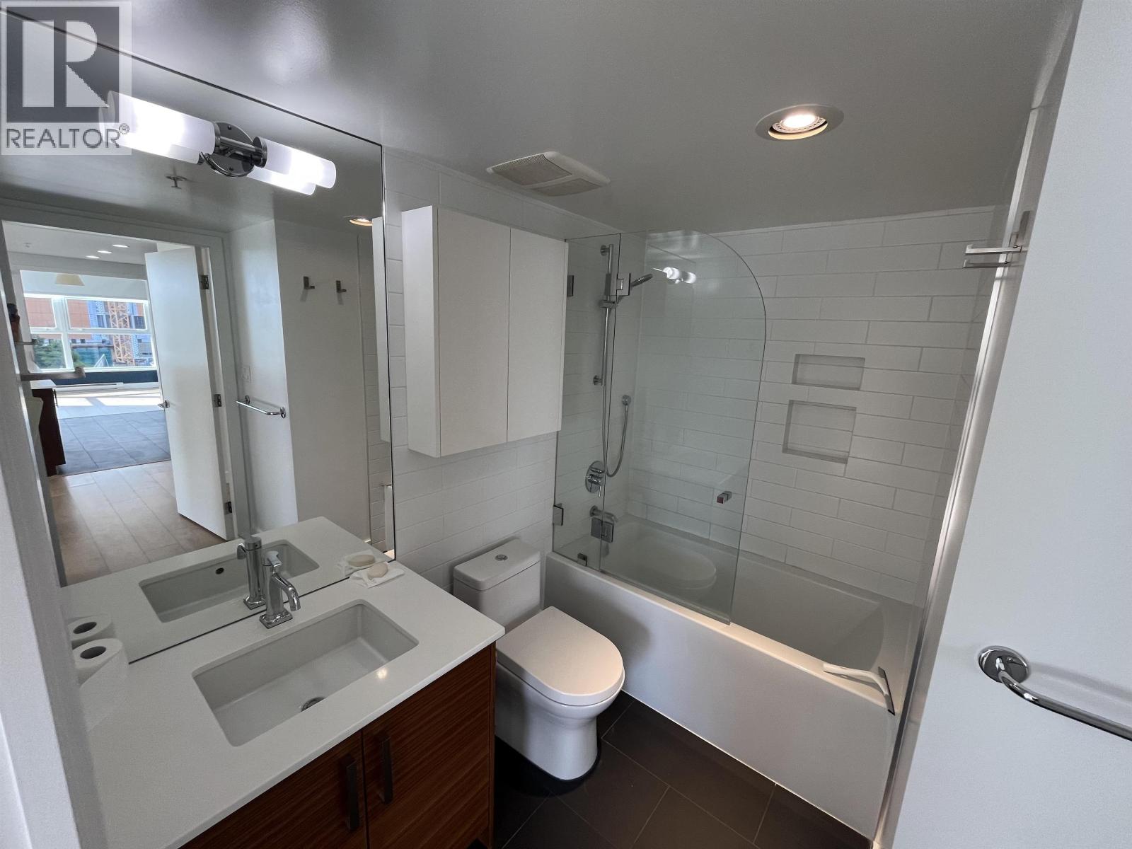 904 189 National Avenue, Vancouver, British Columbia  V6A 4L8 - Photo 10 - R3055363