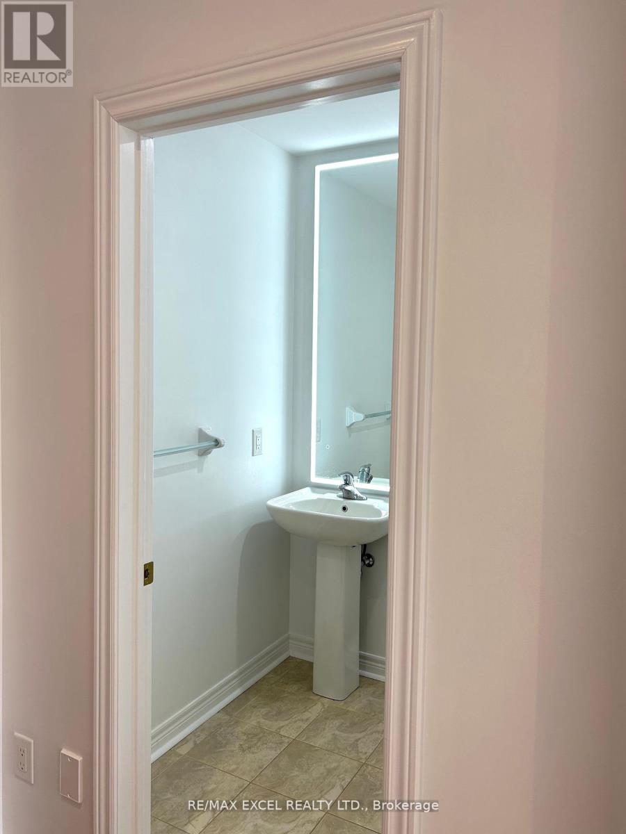 17 Earnshaw Drive, Markham, Ontario  L6C 0E4 - Photo 13 - N12445200