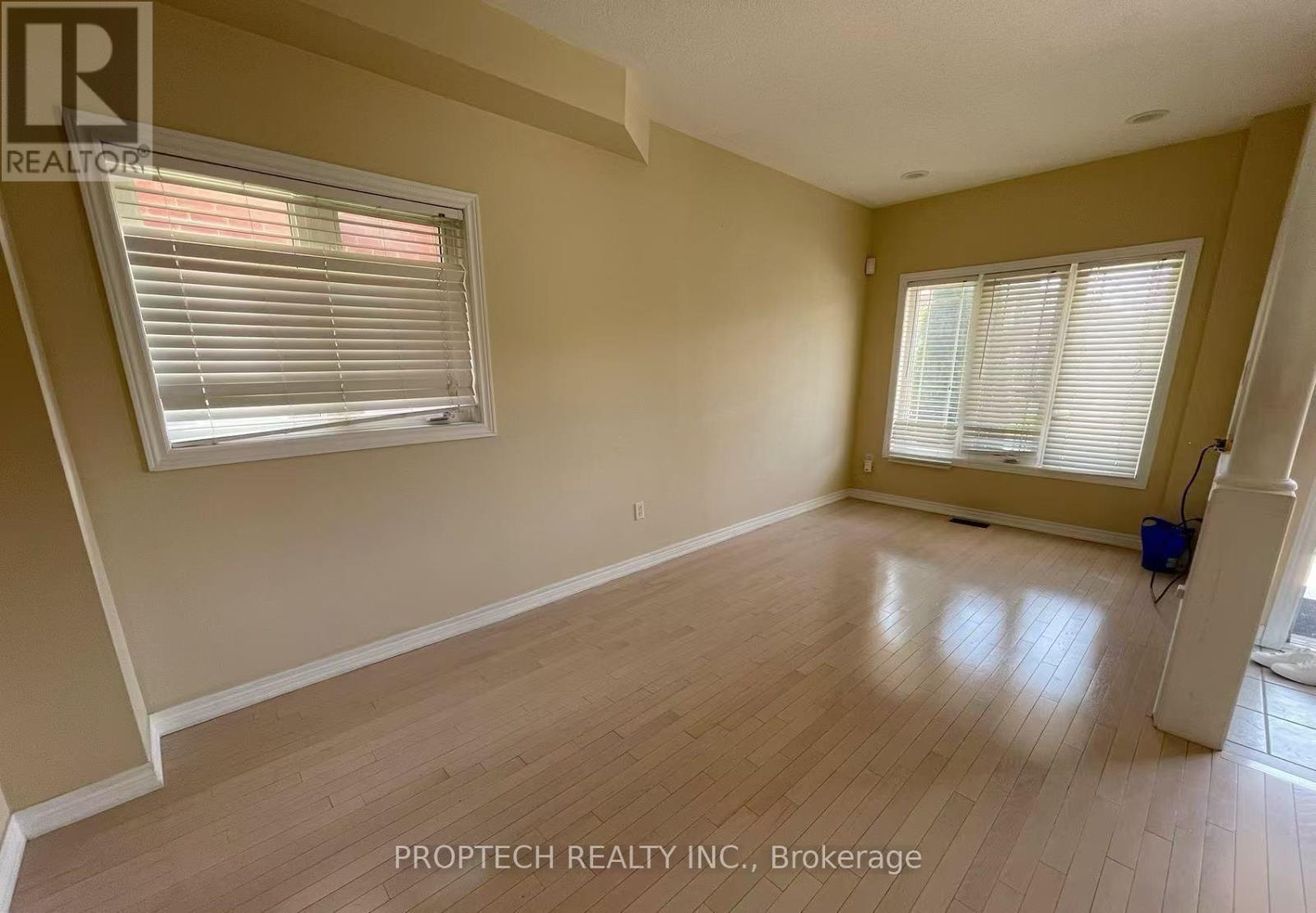 220 Farmstead Road, Richmond Hill, Ontario  L4S 2J6 - Photo 3 - N12445205