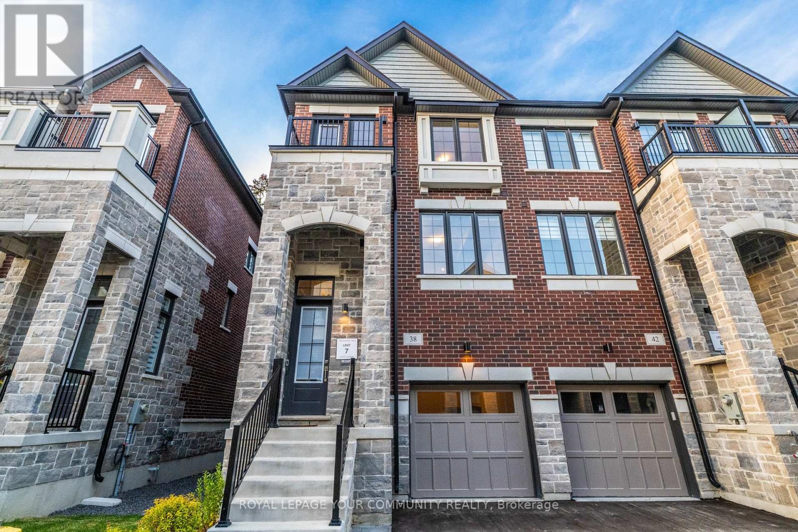 38 Arbour Green Crescent, Vaughan, Ontario  L4H 4V2 - Photo 2 - N12445214