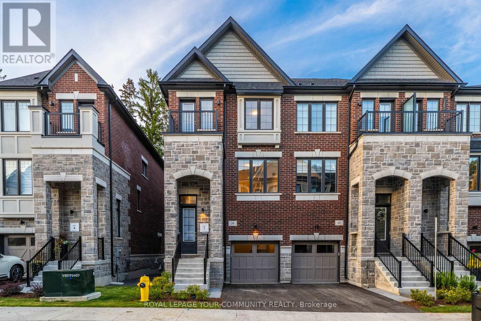 38 Arbour Green Crescent, Vaughan, Ontario  L4H 4V2 - Photo 3 - N12445214