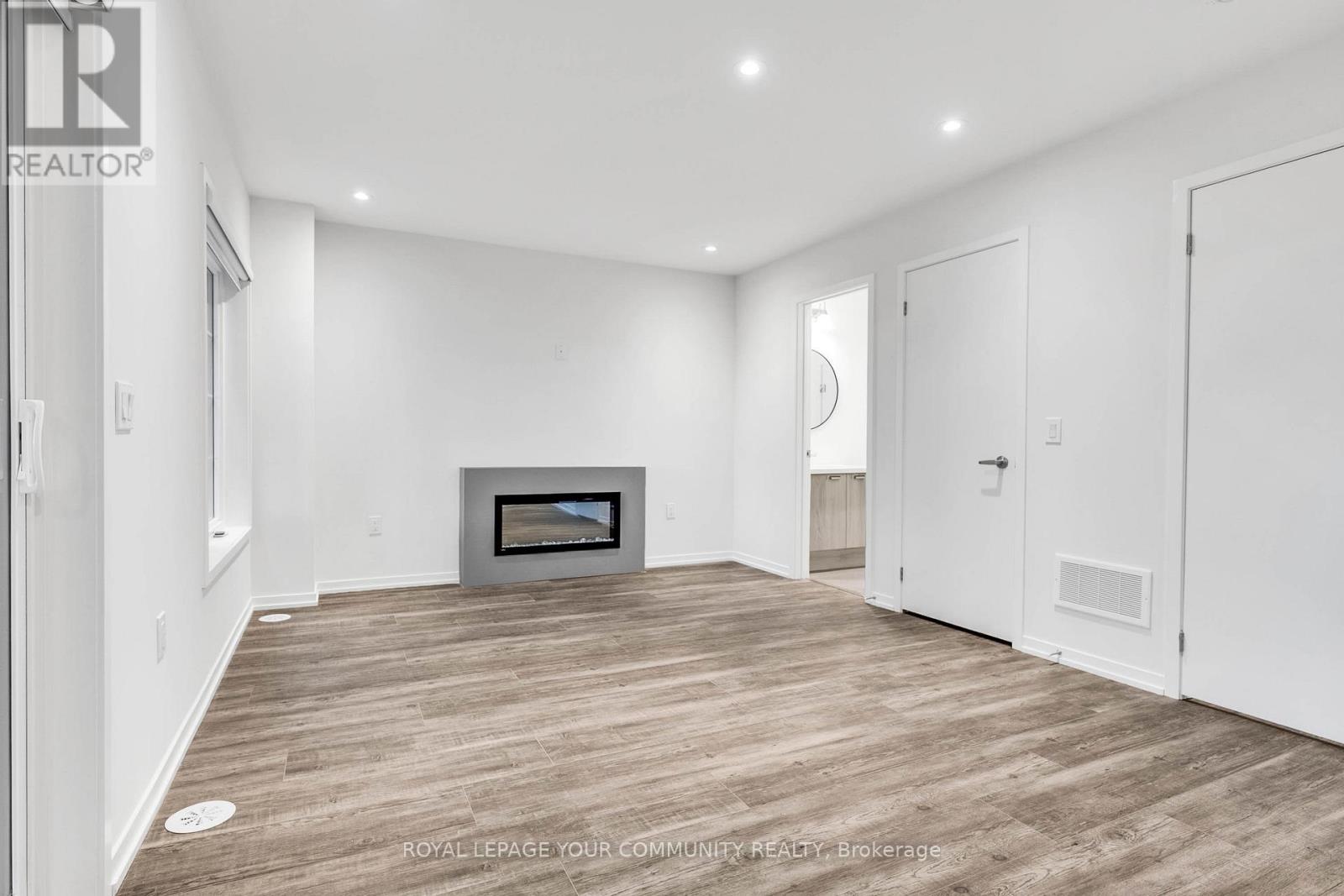 38 Arbour Green Crescent, Vaughan, Ontario  L4H 4V2 - Photo 8 - N12445214