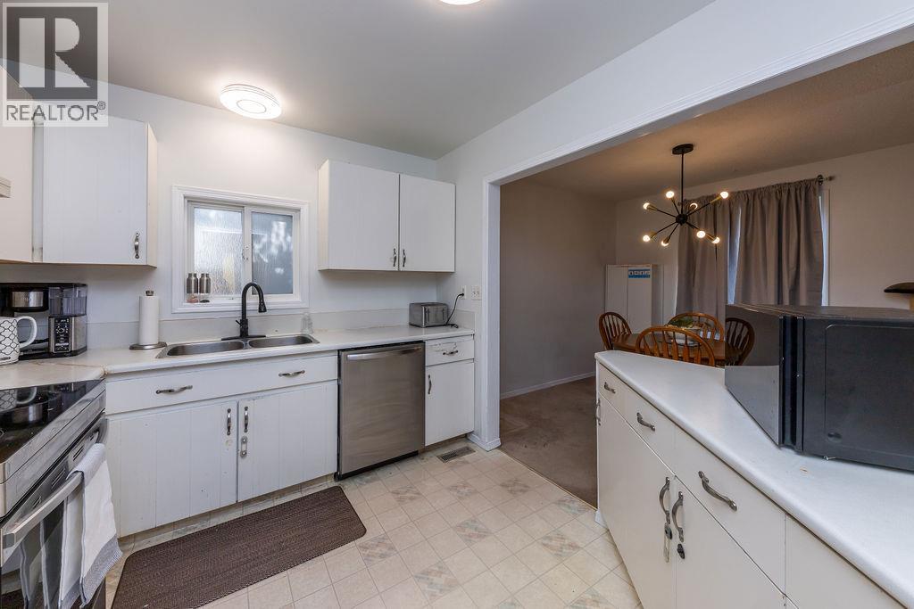 1797 Springhill Drive, Kamloops, British Columbia  V2E 1H8 - Photo 8 - 10363486