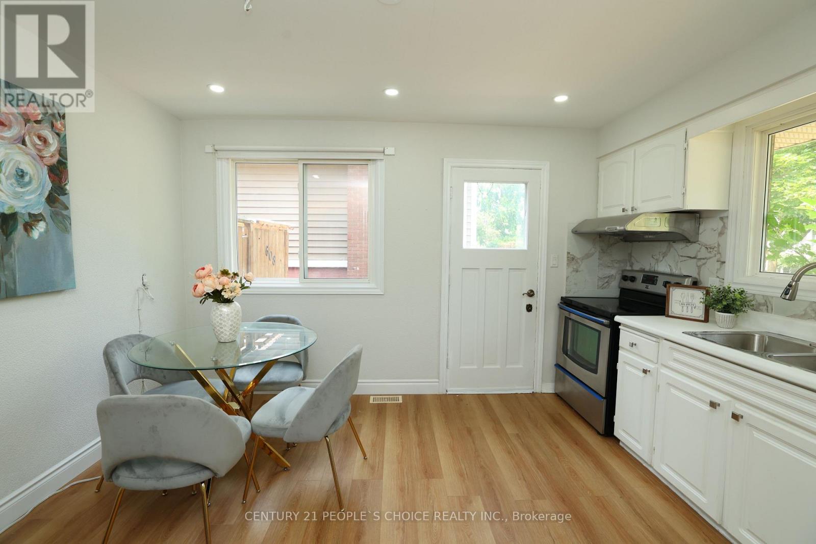 608 Thornwood Avenue, Burlington (Roseland), Ontario  L7N 3B8 - Photo 10 - W12445210