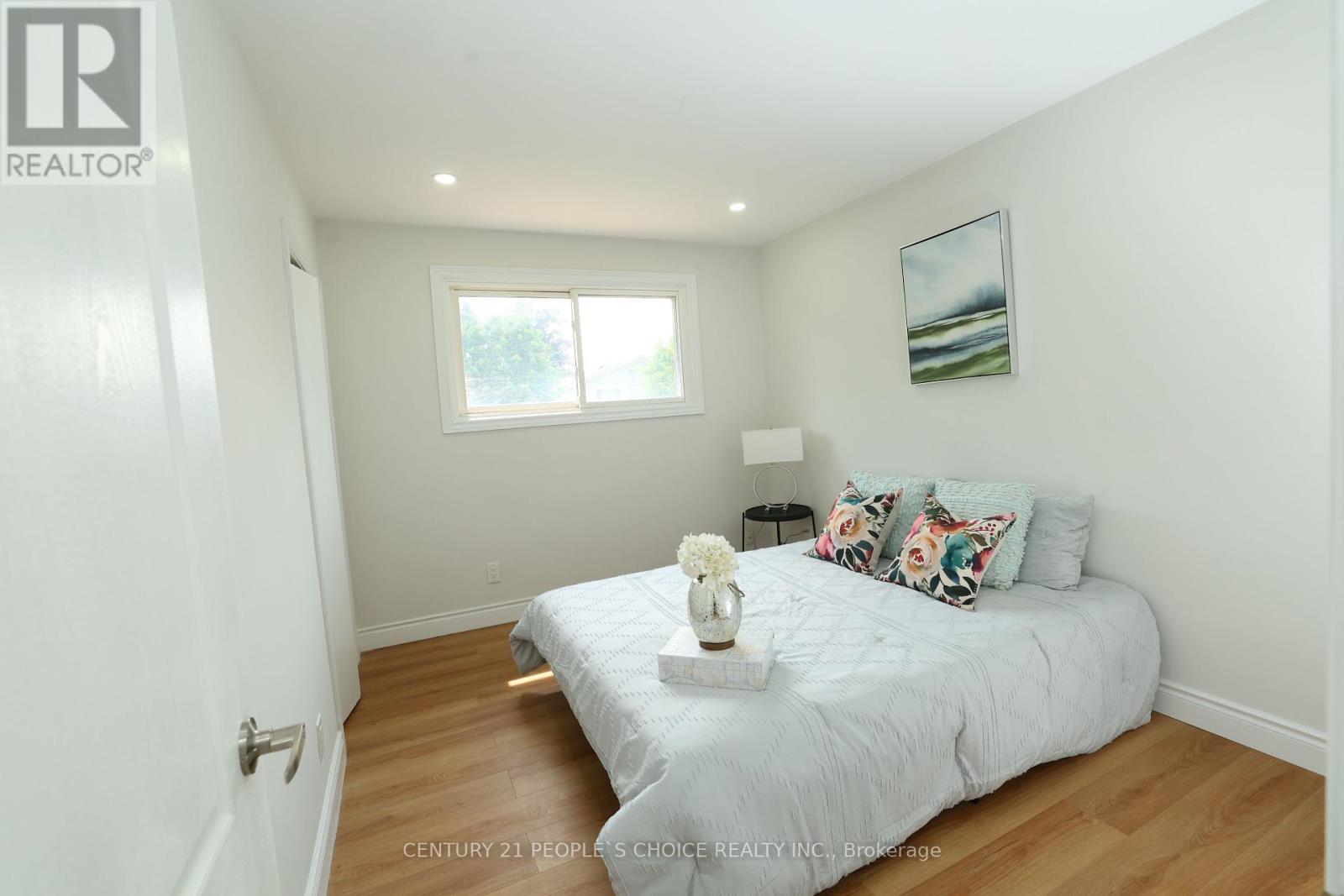 608 Thornwood Avenue, Burlington (Roseland), Ontario  L7N 3B8 - Photo 17 - W12445210