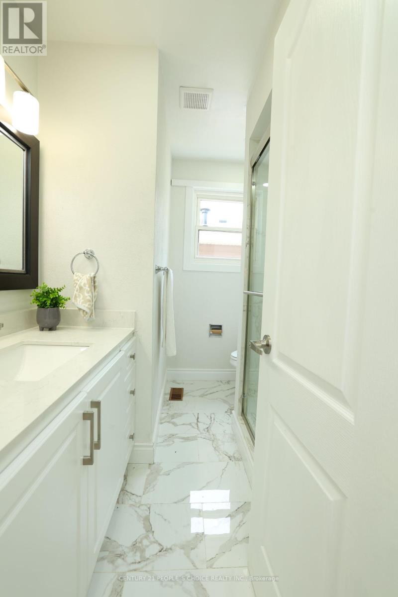 608 Thornwood Avenue, Burlington (Roseland), Ontario  L7N 3B8 - Photo 22 - W12445210