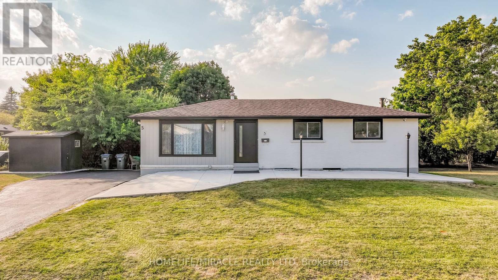 Main - 5 Finsbury Drive, Brampton, Ontario  L6T 3R1 - Photo 1 - W12445213