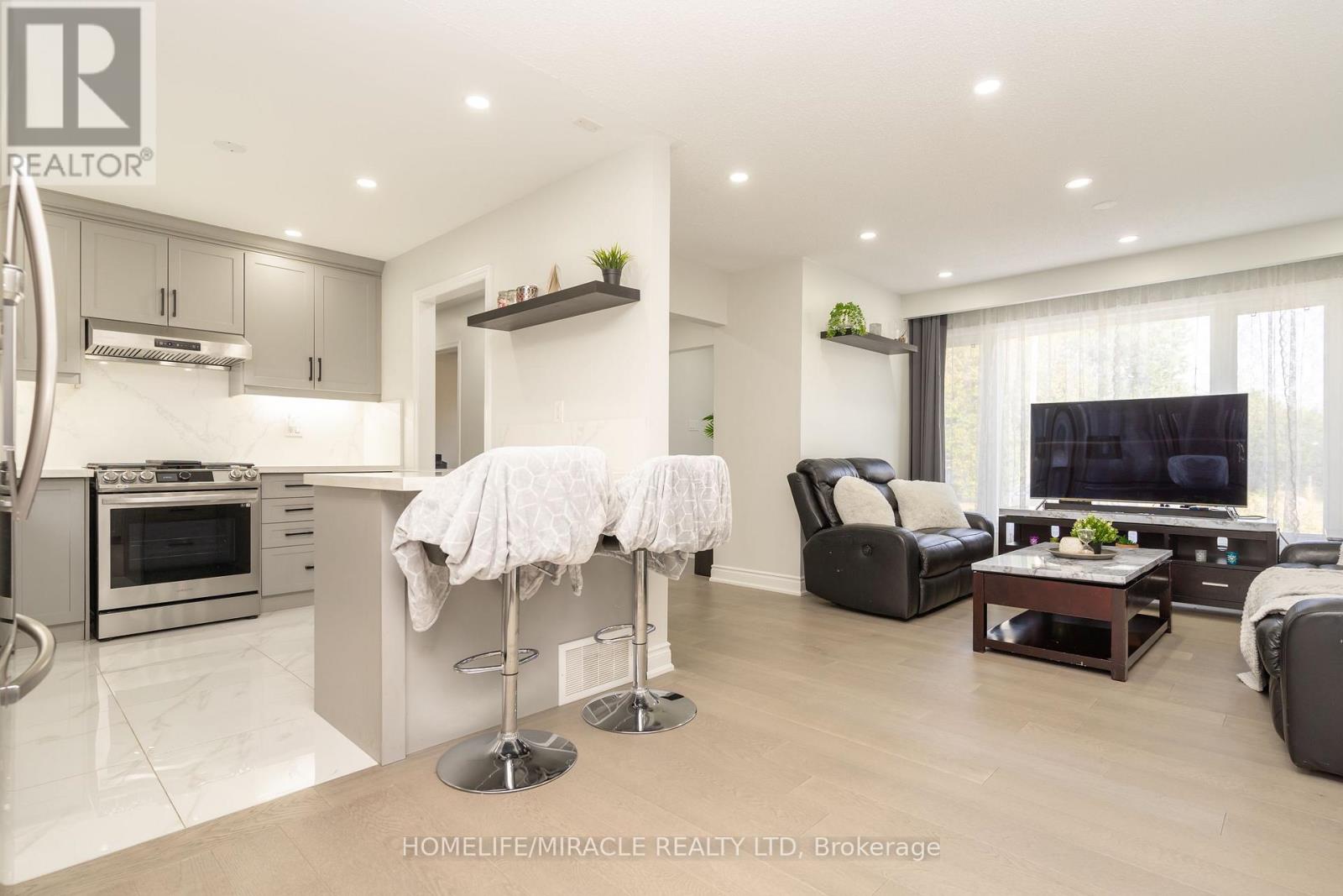 Main - 5 Finsbury Drive, Brampton, Ontario  L6T 3R1 - Photo 12 - W12445213