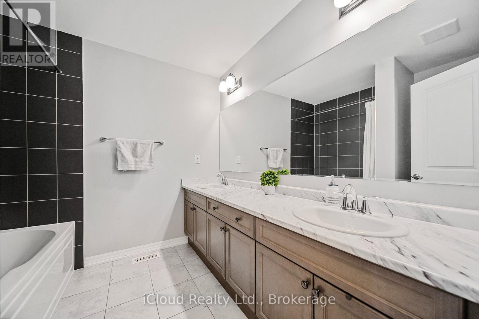 3327 Erasmum Street, Oakville, Ontario  L6M 4J9 - Photo 25 - W12443097