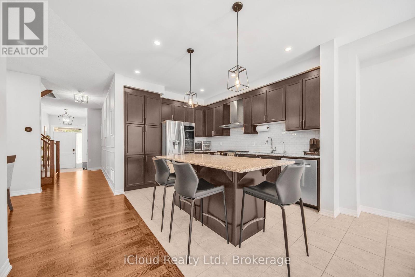 3327 Erasmum Street, Oakville, Ontario  L6M 4J9 - Photo 11 - W12443097
