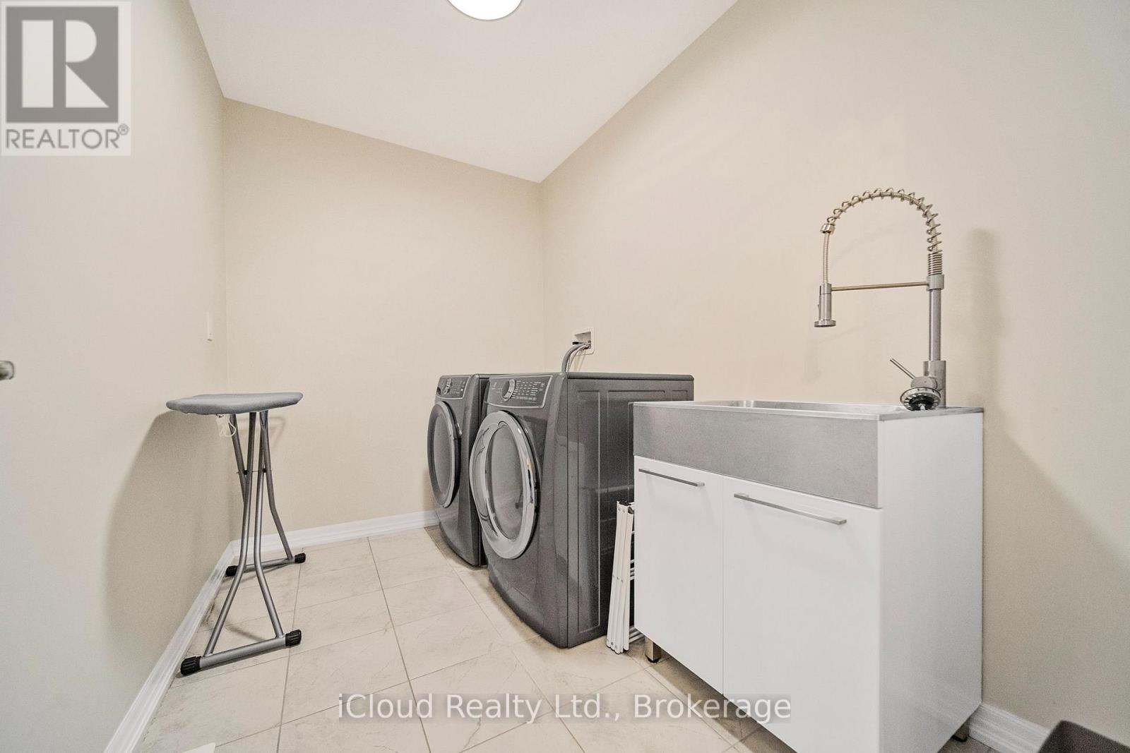 3327 Erasmum Street, Oakville, Ontario  L6M 4J9 - Photo 26 - W12443097