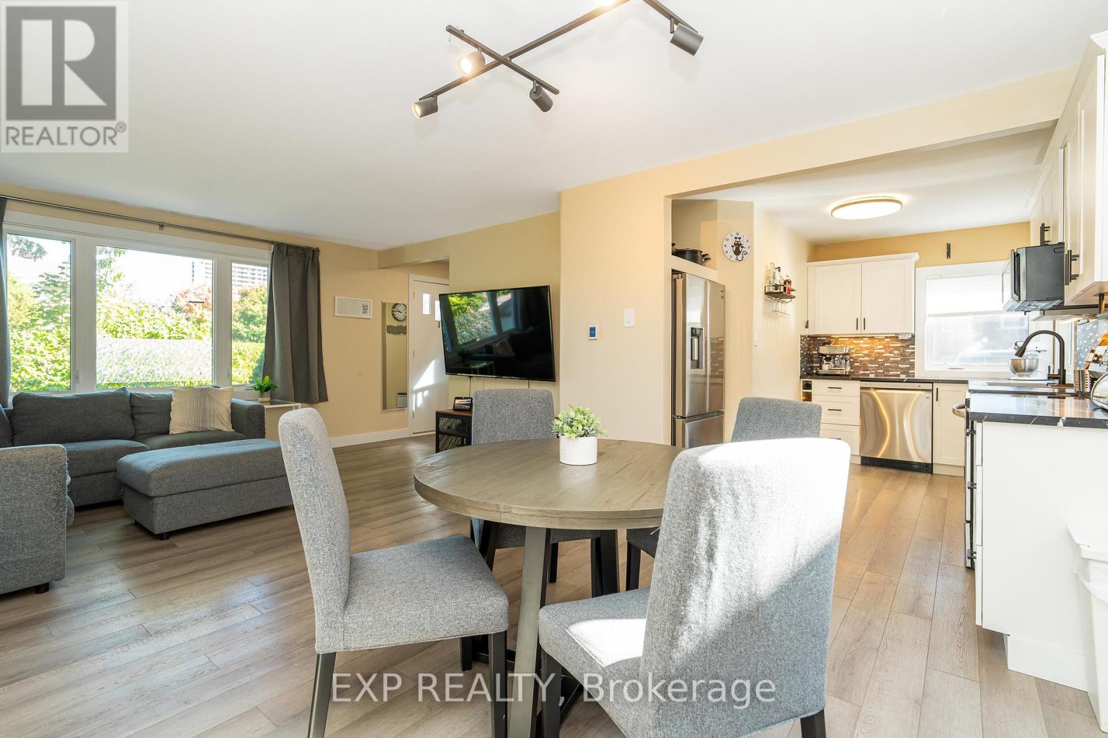 336 Poulin Avenue, Ottawa, Ontario  K2B 5T8 - Photo 12 - X12445228