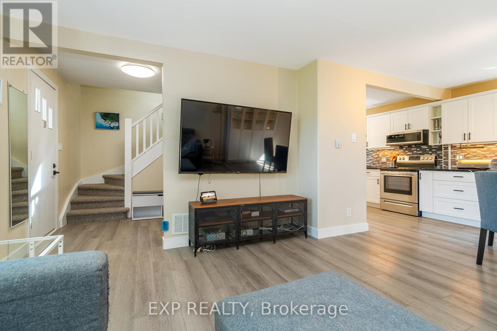 336 Poulin Avenue, Ottawa, Ontario  K2B 5T8 - Photo 6 - X12445228