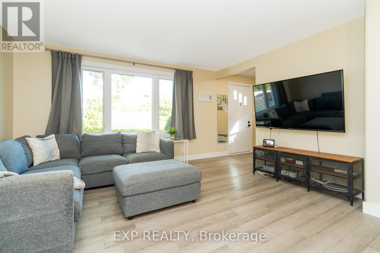 336 Poulin Avenue, Ottawa, Ontario  K2B 5T8 - Photo 8 - X12445228