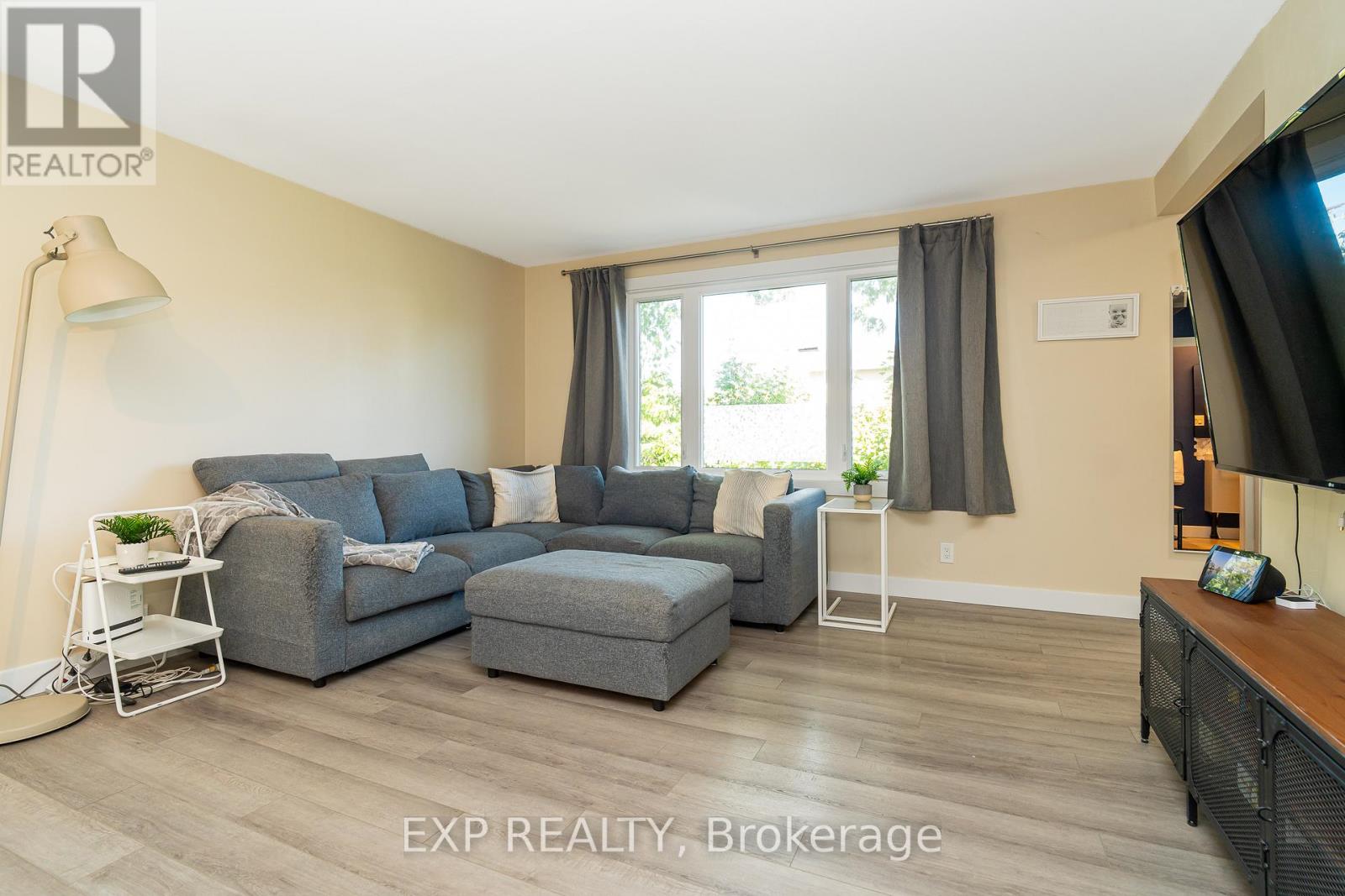 336 Poulin Avenue, Ottawa, Ontario  K2B 5T8 - Photo 9 - X12445228
