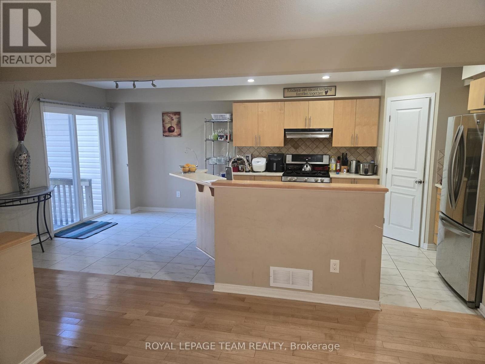 361 Celtic Ridge Crescent, Ottawa, Ontario  K2W 0B6 - Photo 6 - X12445257