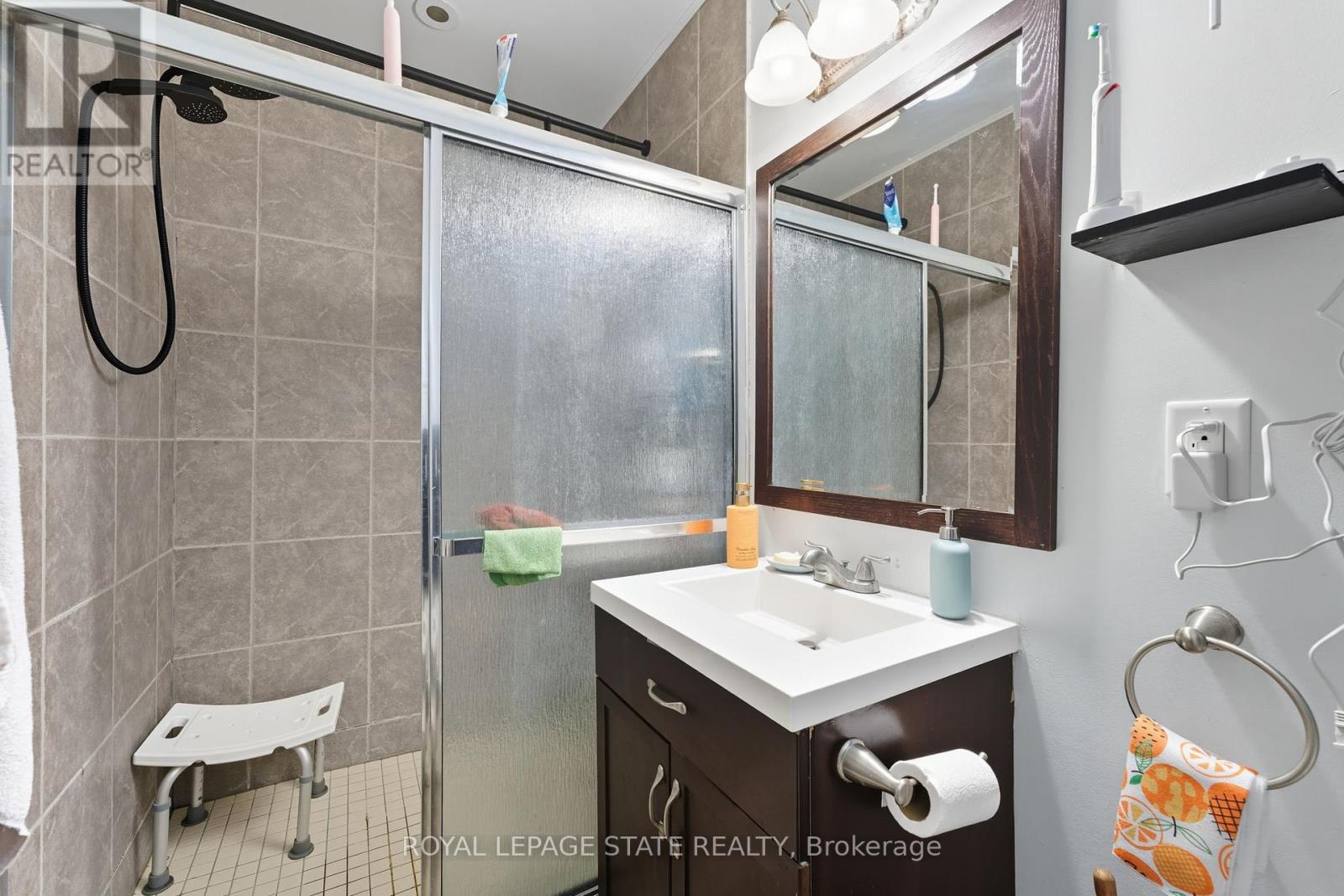 23 Kellogg Avenue, Hamilton (Villages Of Glancaster), Ontario  L0R 1W0 - Photo 34 - X12445217