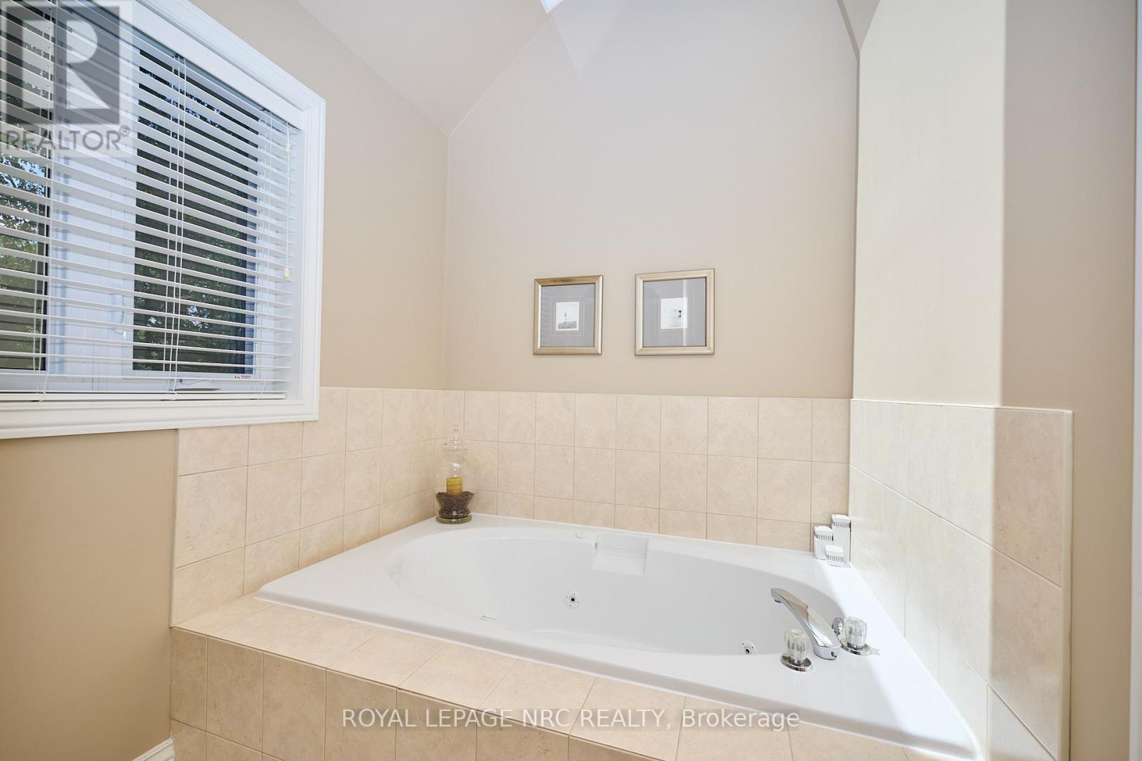 14 Shorthill Place, Pelham, Ontario  L0S 1E3 - Photo 32 - X12445247