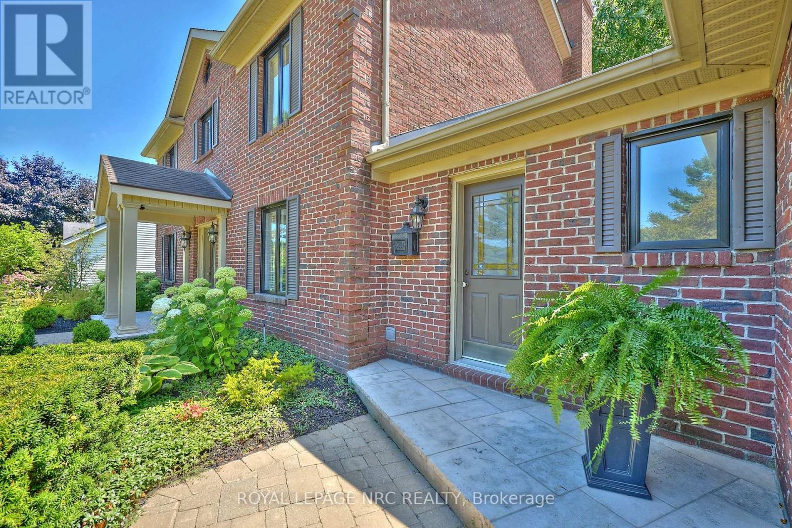 14 Shorthill Place, Pelham, Ontario  L0S 1E3 - Photo 5 - X12445247