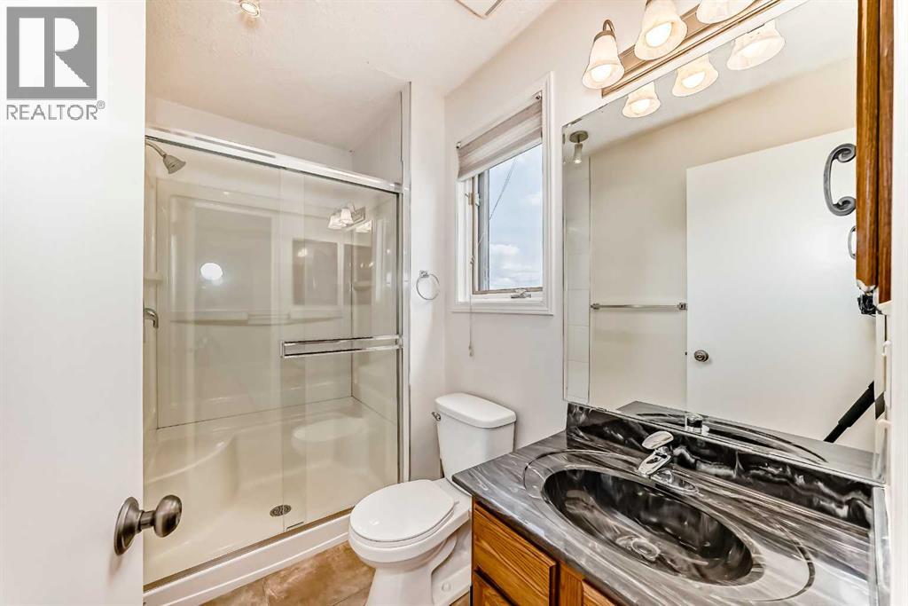 139 Stratton Crescent Sw, Calgary, Alberta  T3H 1T7 - Photo 14 - A2227257