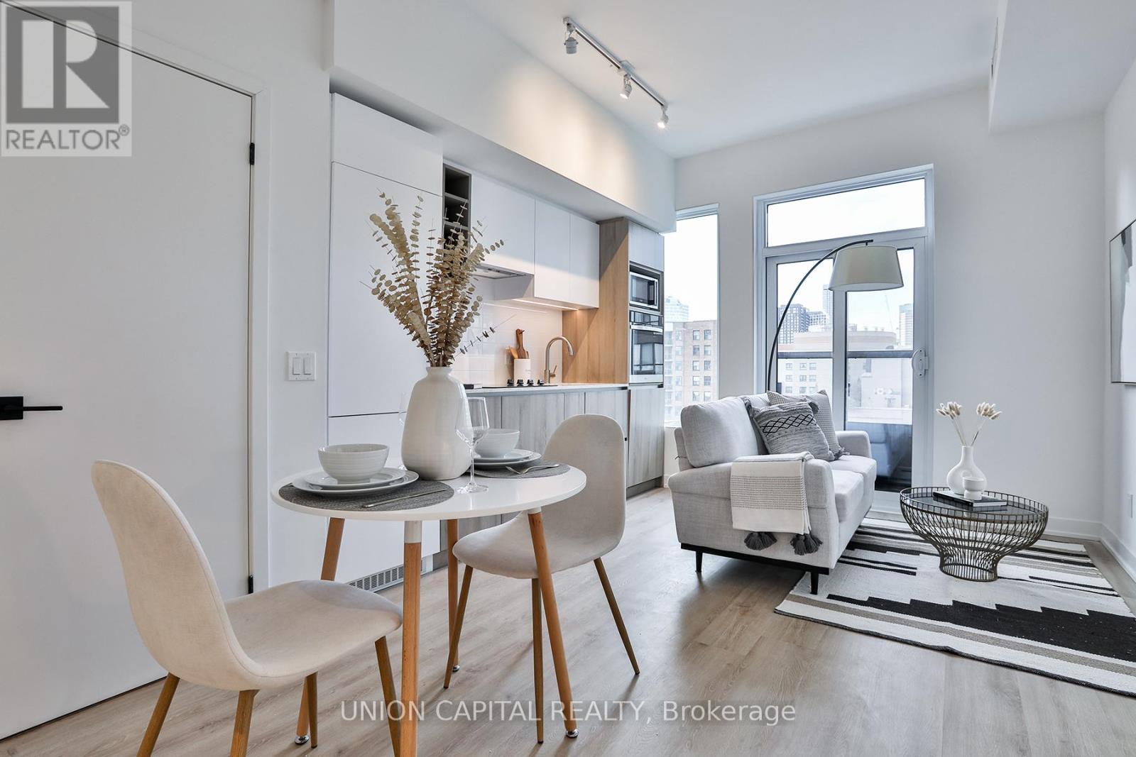 1005 - 319 Jarvis Street, Toronto (Moss Park), Ontario  M5B 0C8 - Photo 2 - C12445231