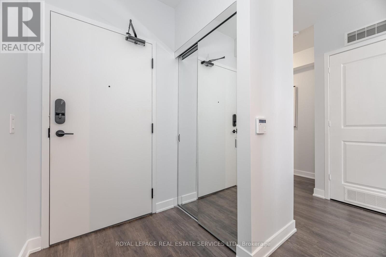 803 - 100 Dalhousie Street, Toronto, Ontario  M5B 0C7 - Photo 6 - C12445251
