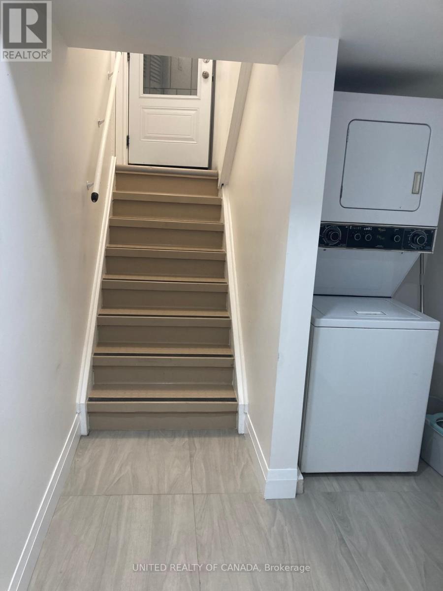 52 Marbury Crescent, Toronto, Ontario  M3A 2G2 - Photo 11 - C12445256
