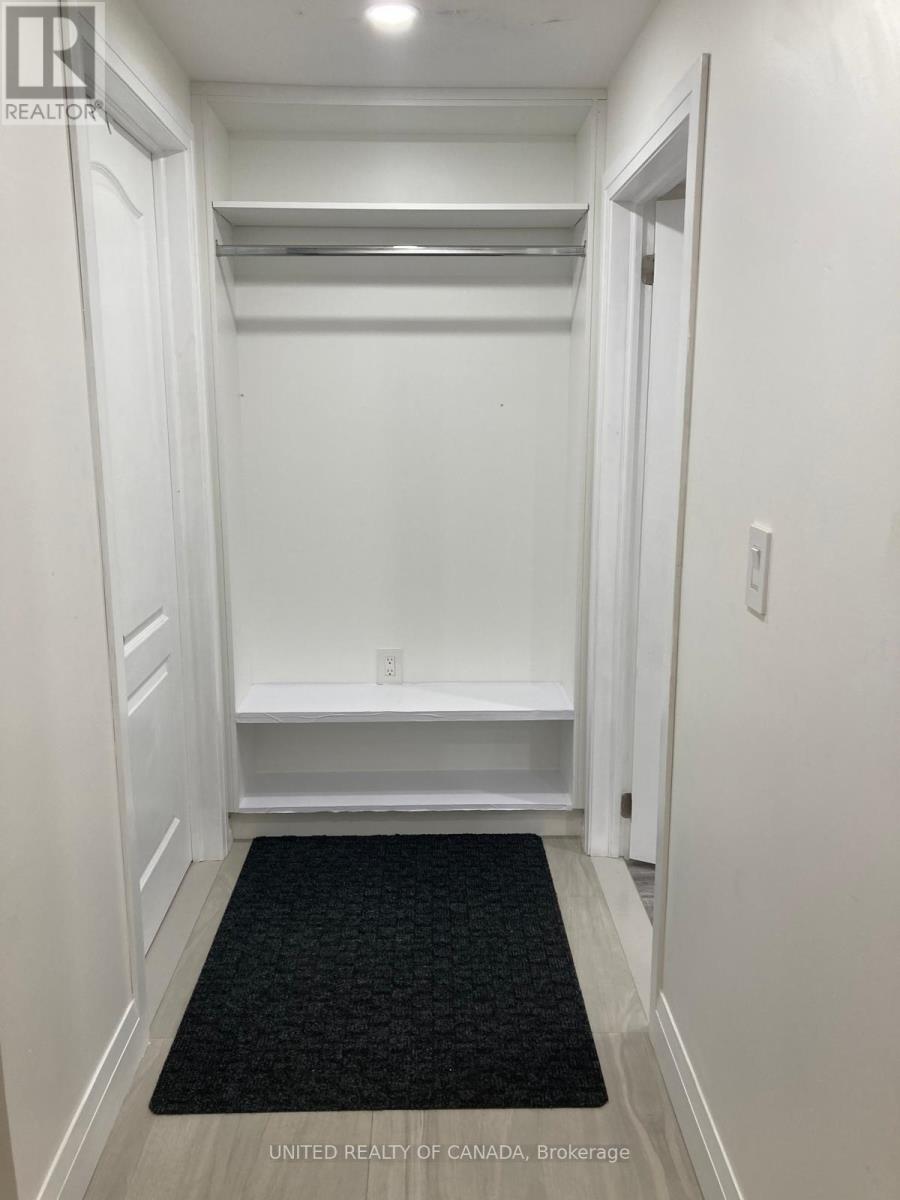 52 Marbury Crescent, Toronto, Ontario  M3A 2G2 - Photo 4 - C12445256