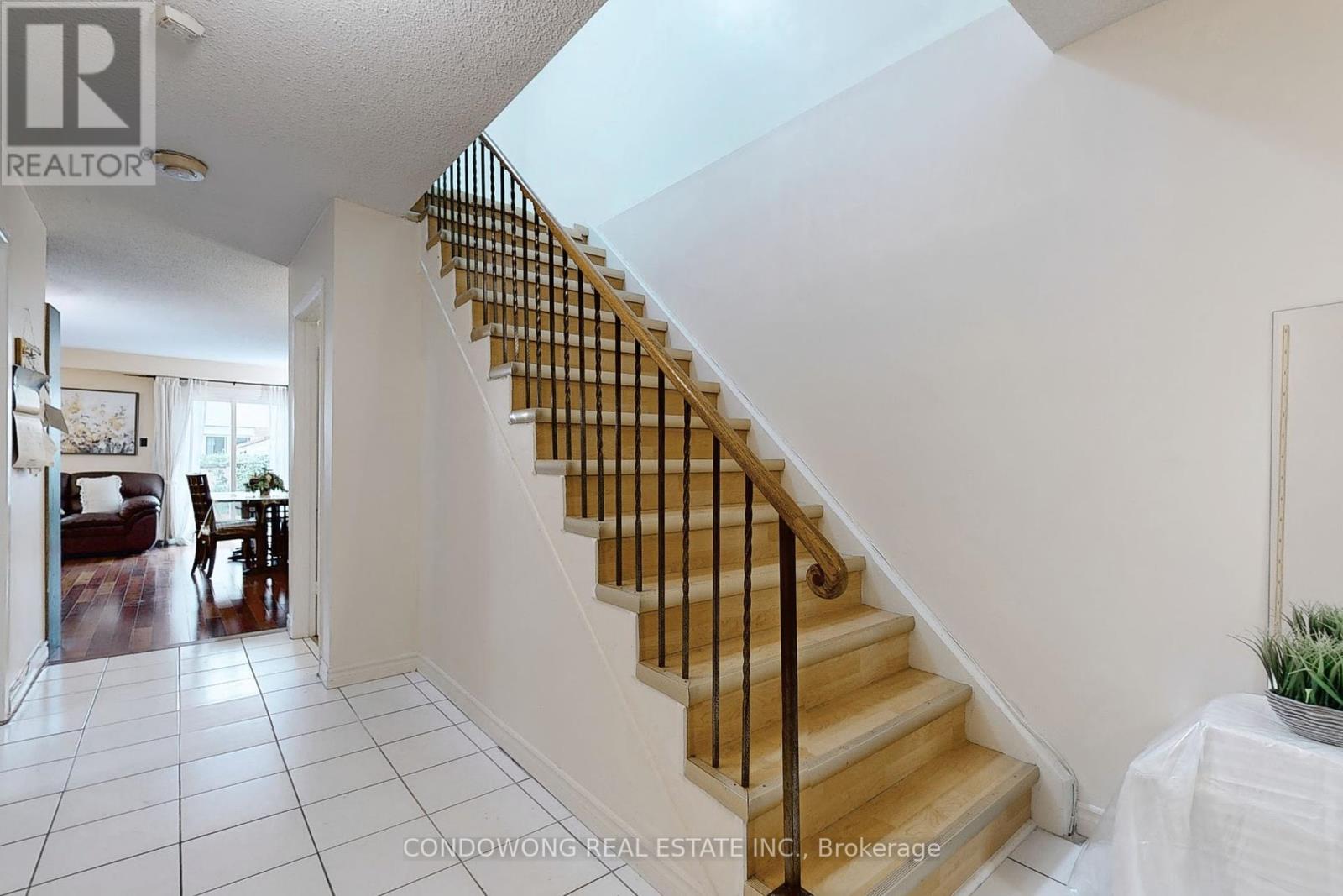 63 Revlis Crescent, Toronto (L'amoreaux), Ontario  M1V 1E8 - Photo 4 - E12445219