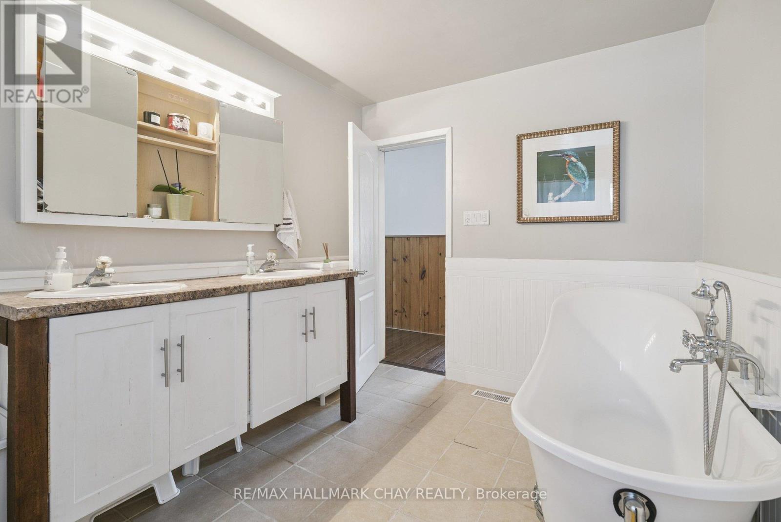 7521 County Road 10, Essa (Angus), Ontario  L0M 1B1 - Photo 24 - N12445223