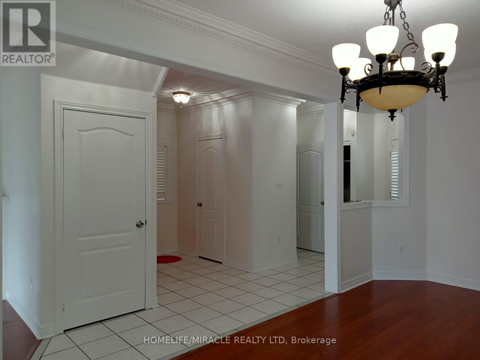 2 Nessie Street, Markham (Middlefield), Ontario  L3S 4J1 - Photo 8 - N12445235