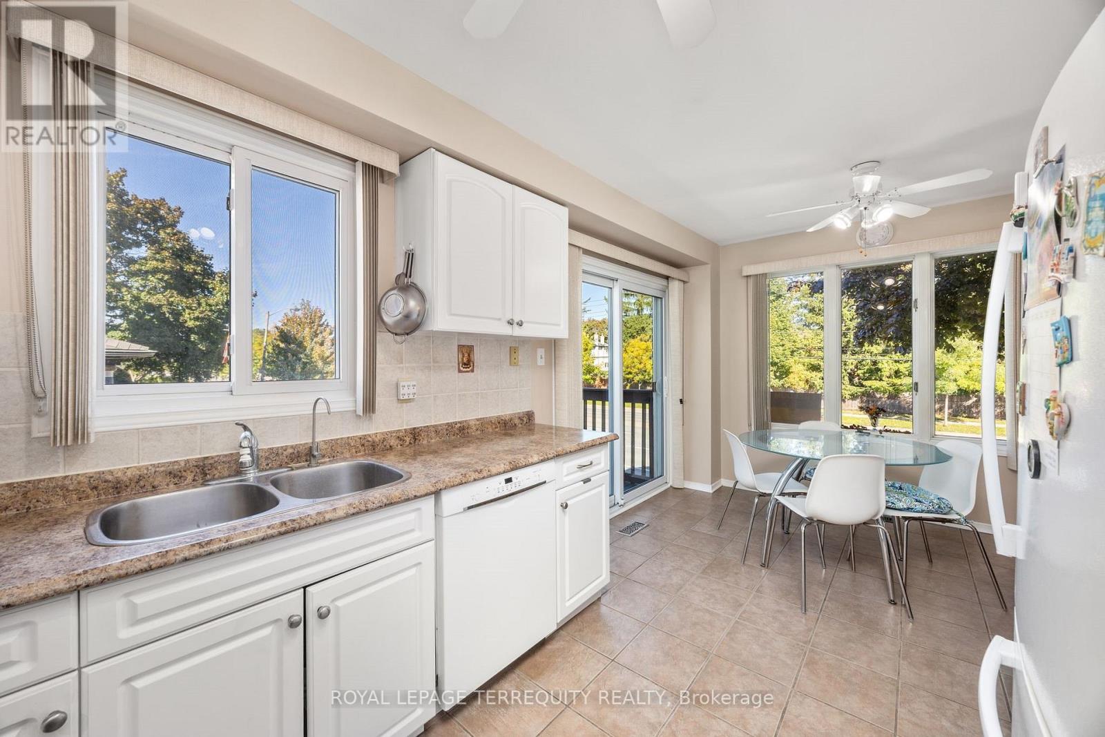 526 Renforth Drive, Toronto (Eringate-Centennial-West Deane), Ontario  M9C 2N5 - Photo 10 - W12445220