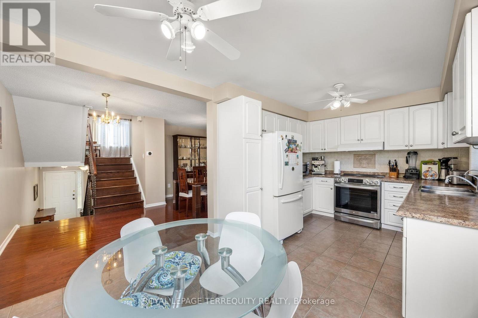 526 Renforth Drive, Toronto (Eringate-Centennial-West Deane), Ontario  M9C 2N5 - Photo 11 - W12445220