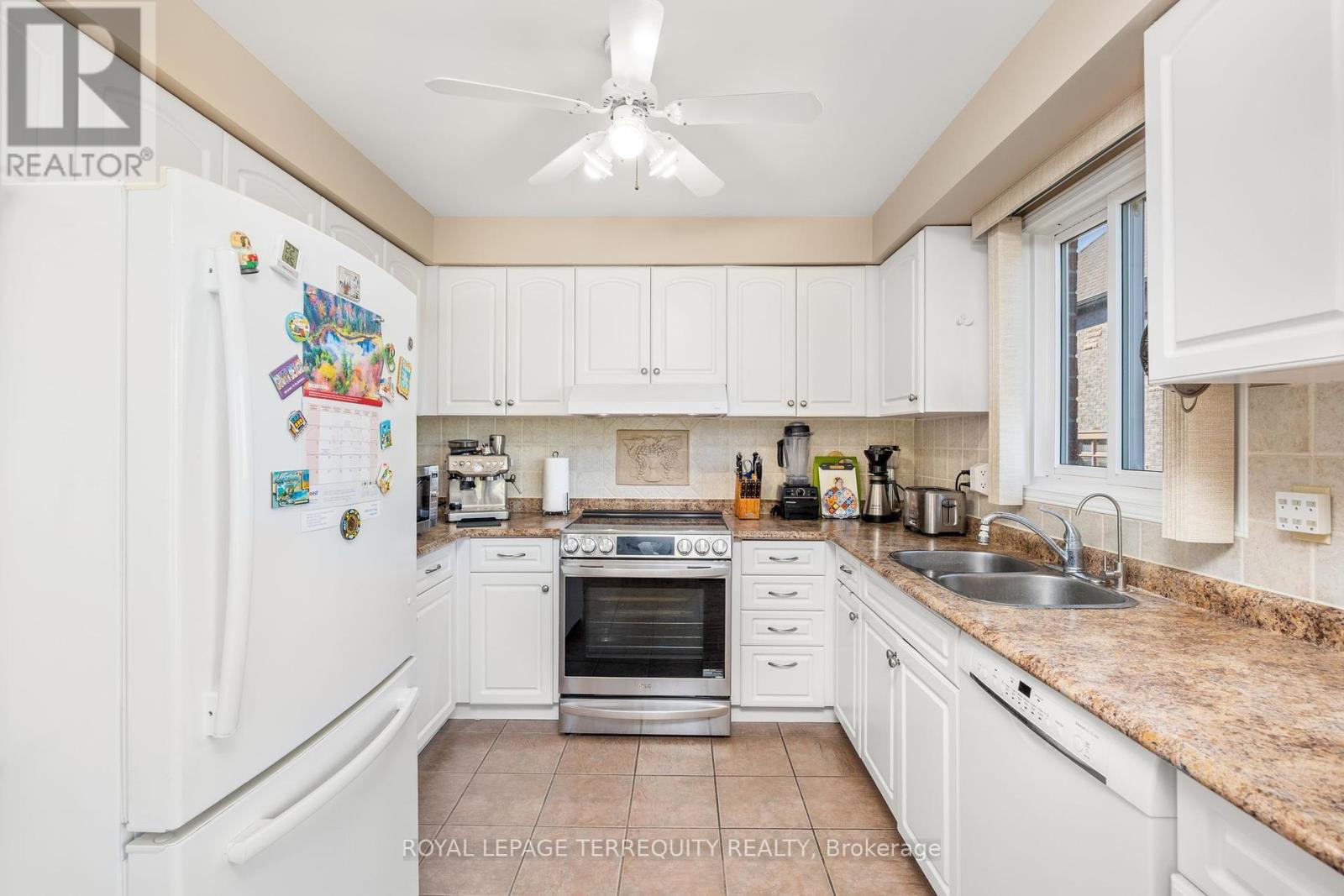 526 Renforth Drive, Toronto (Eringate-Centennial-West Deane), Ontario  M9C 2N5 - Photo 12 - W12445220