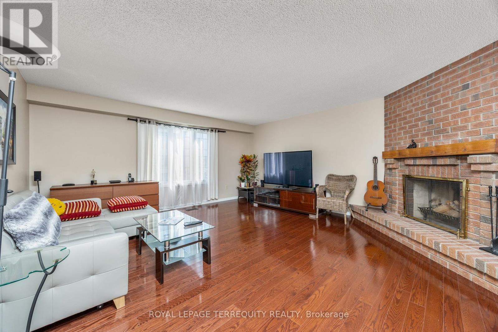 526 Renforth Drive, Toronto (Eringate-Centennial-West Deane), Ontario  M9C 2N5 - Photo 13 - W12445220