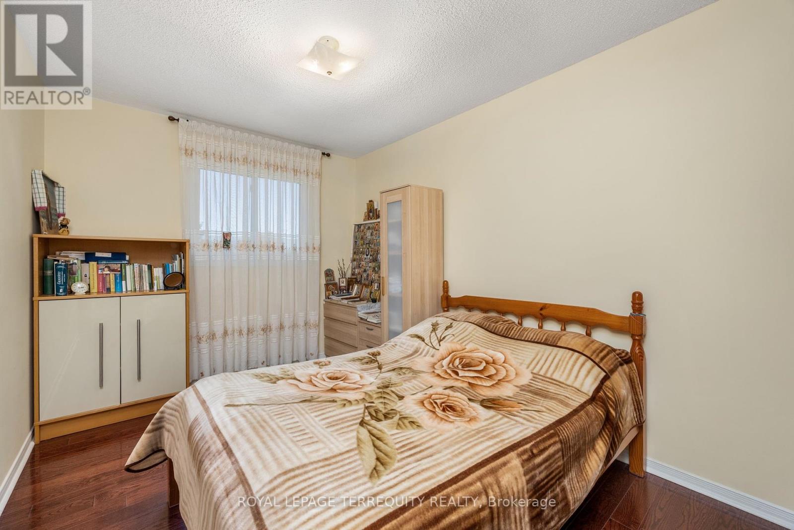 526 Renforth Drive, Toronto (Eringate-Centennial-West Deane), Ontario  M9C 2N5 - Photo 16 - W12445220